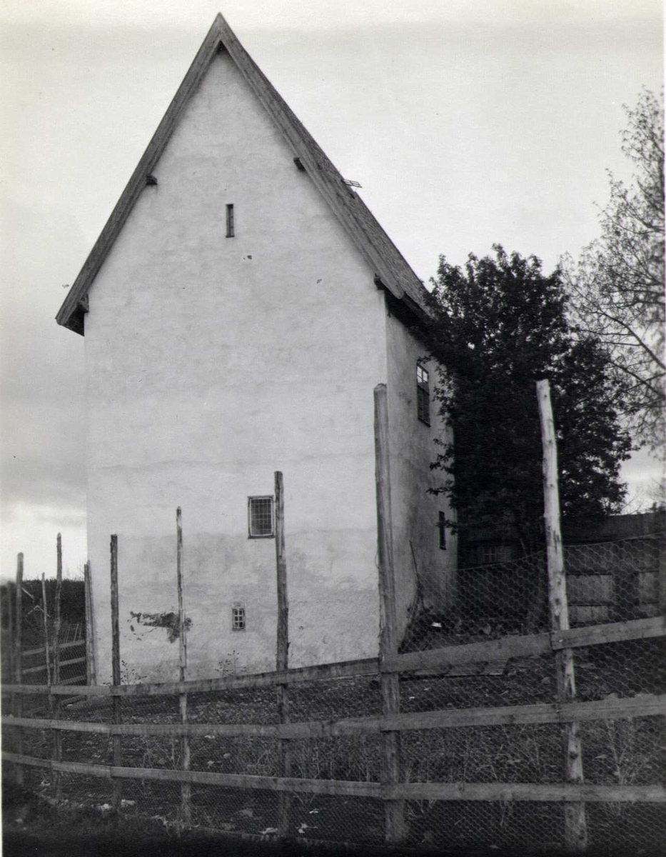 Steinhuset på Gran prestegård, Gran, Oppland. Fotografert 1923.
