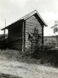 Melstrøm, Strøm Mellom, Sør-Odal,  Hedmark. Kjone ved vei, s