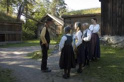 Levendegjøring på museum.Ferieskolen uke 31 i 2006. Elevene