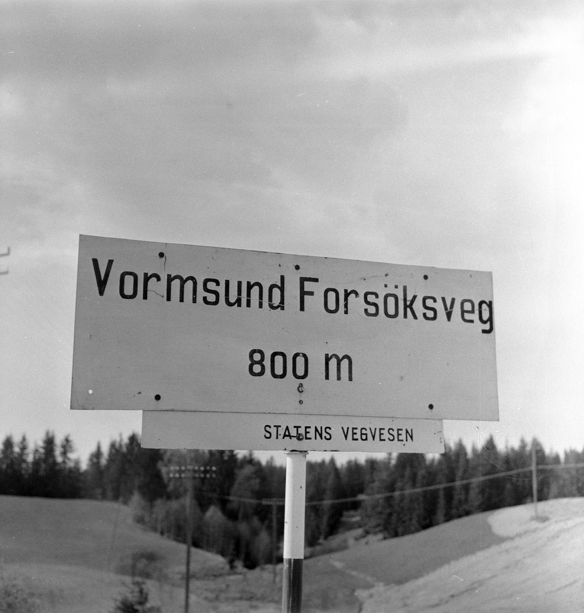 Serie. Landmåling av Riksvei 20, Vormsud Forskningveg. Fotografert 12. mai 1959.