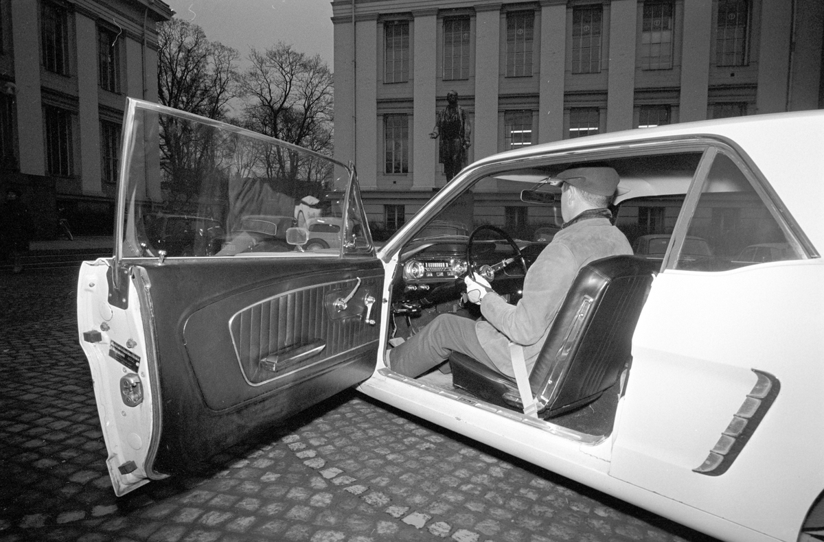 Serie. Presentasjon av Ford Mustang med interiør. Fotografert mars 1964.