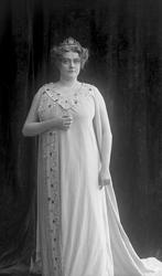 Portrett, operasangerinne, sopranen Gabrielle Bidenkap.