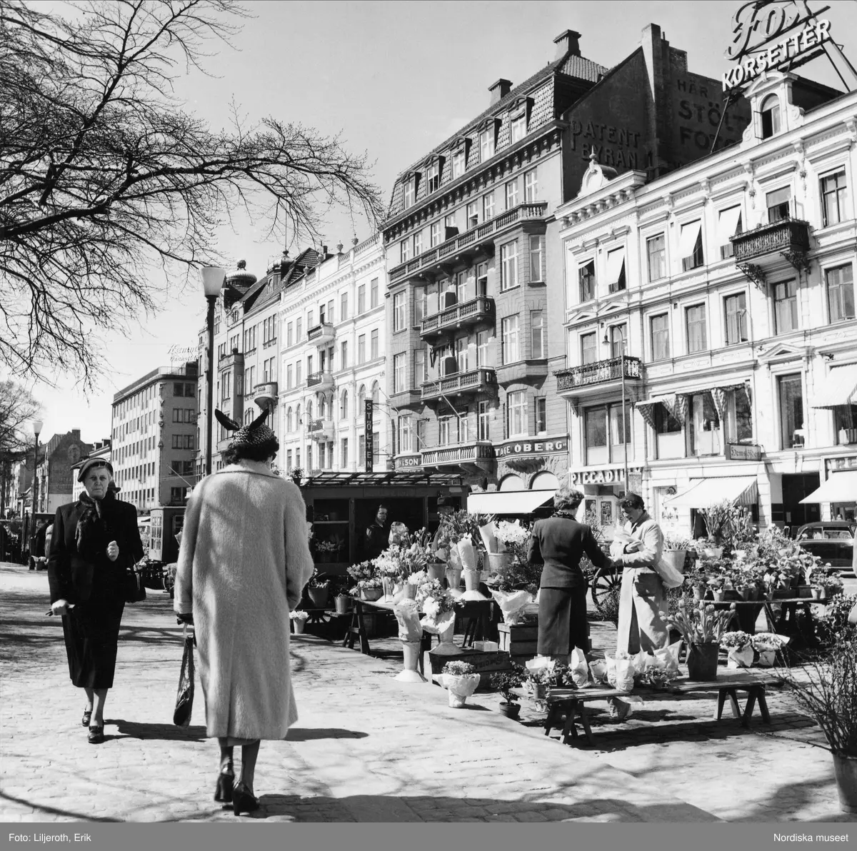 Försäljning av blommor på Gustaf Adolfs torg, Malmö.