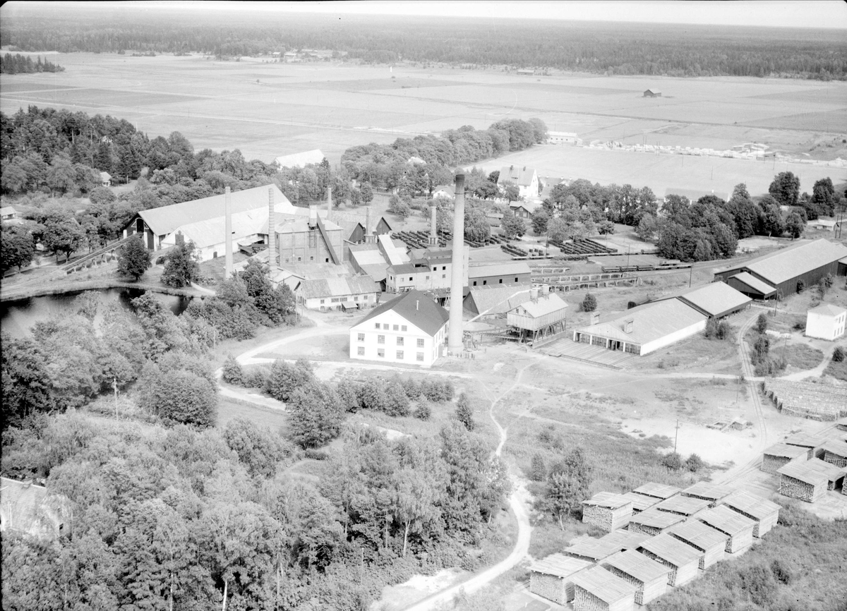 Flygfoto över Gimo bruk, Skäfthammars socken, Uppland 1947