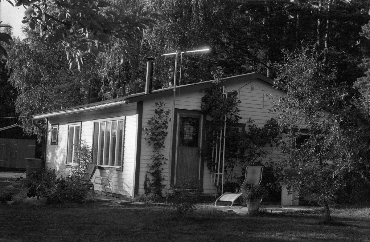 Stuga, Villavägen 18, Grimsta, Ärentuna socken, Uppland 1976