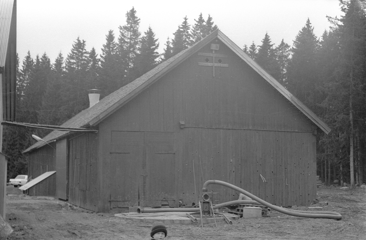 Tork och kvarn, Husby 4:1, Lilla Husby, Lena socken, Uppland 1977