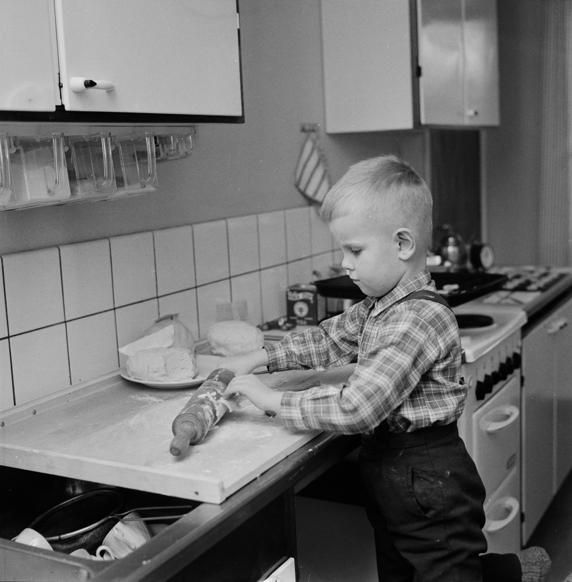 Arne Mattisson bakar kakor