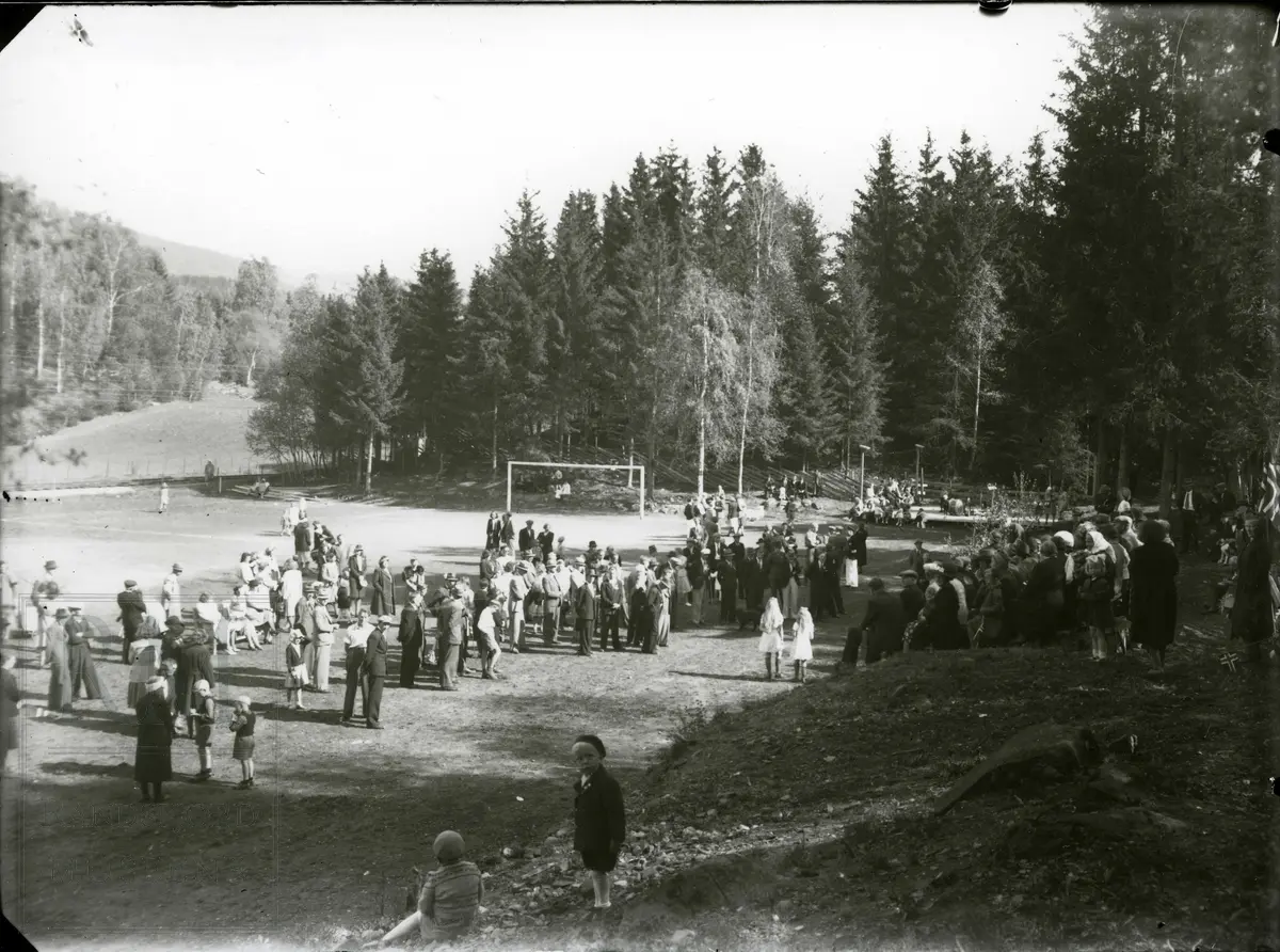 17. mai på Jaren idrettslags plass, før Hadeland kornsilo ble bygd.