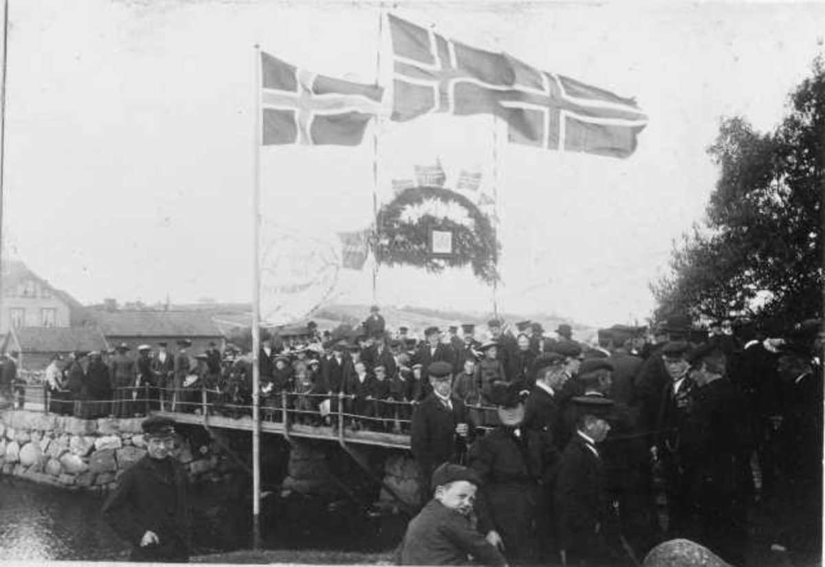Folk på Gjesdalveien ved Elim under folkeavstemmingen i 1905