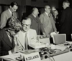 Sigurd J. Øglænd ved konferansebordet på den 3. Internasjona