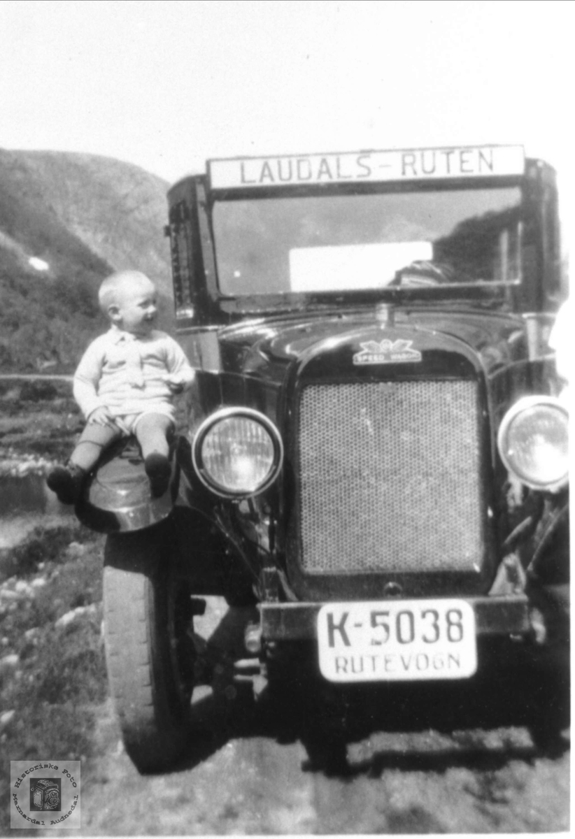 Laudalsruten K-5038.
K-5038 var en lastebil av merket REO, antakelig 1926-modell. Den var registrert som rutevogn, som kombinert bil med plass både til passasjerer og gods. Eier var Fredrik Skuland som drev Laudalsruta.