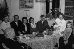 "Dåpsselskapet til Kjell Bjordal 29.11.1953".