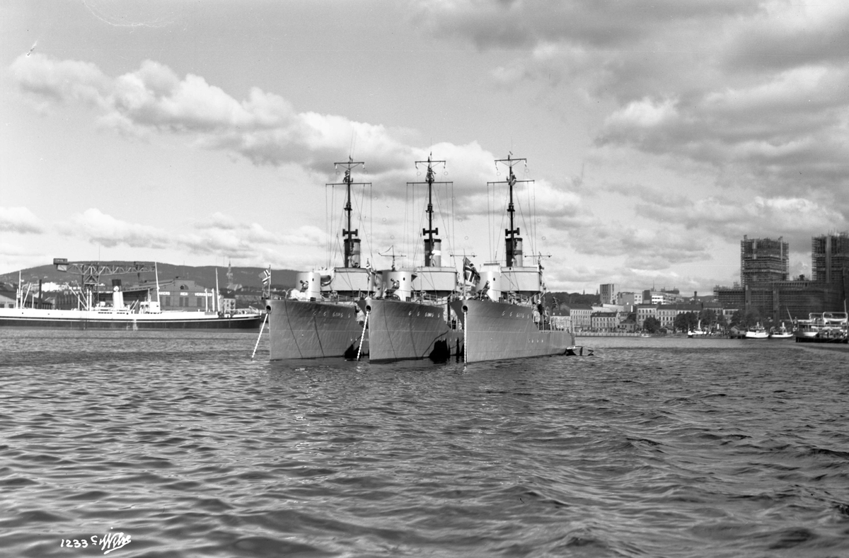 Torpedobåtene 'Trygg'(b. 1920), 'Snøgg'(b. 1920) og'Stegg' (b. 1921), fotografert i Pipervika, Oslo havn, i siste halvdel av 1930-tallet.