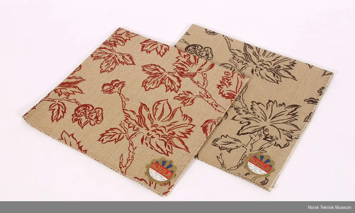 Prøver av papirtøy beige, med rødt og brunt mønster (trykkfarve), 2 stk.