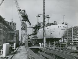 Lasteskipet M/S Brabant, B/N 512 på bedding på Akers Mek. Ve