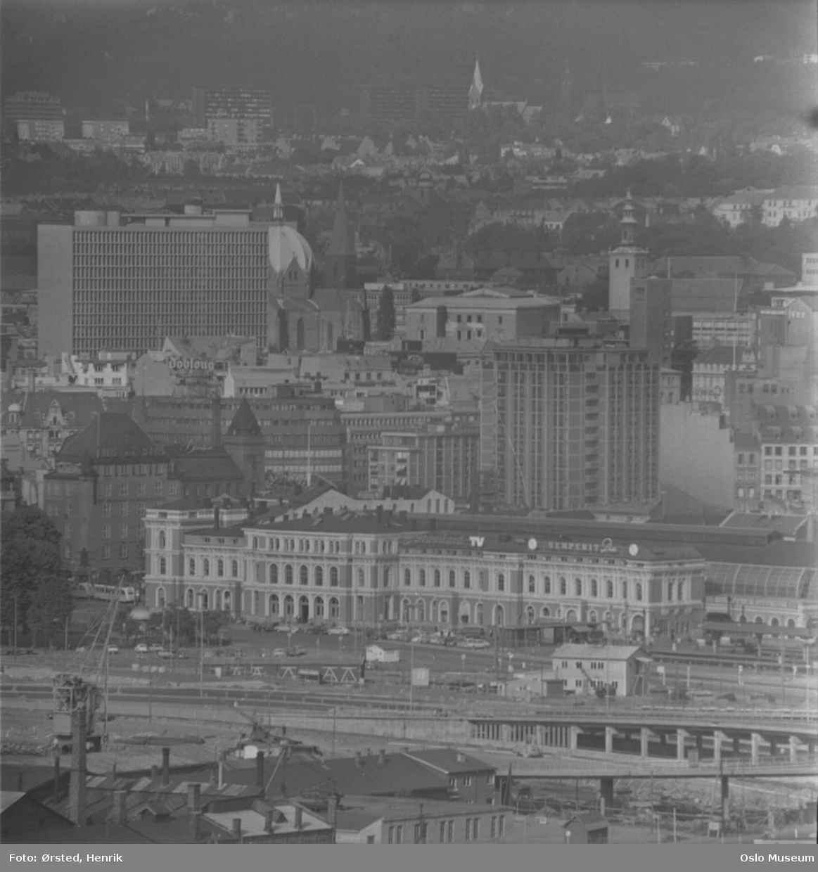 utsikt, Østbanestasjonen, Hotell Viking, regjeringskvartalet, høyblokken, by