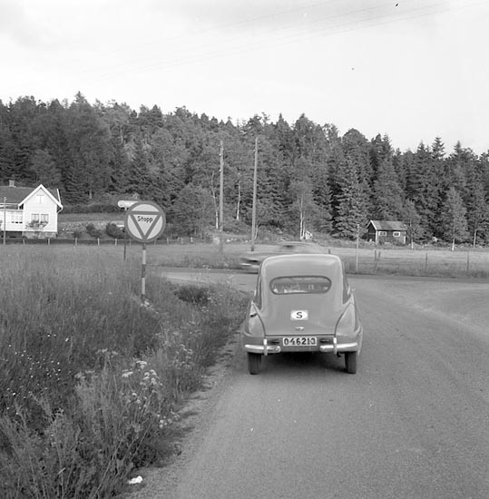 Enligt notering: "Nya vägmärken juni 1955".