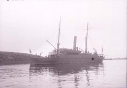Enligt text som medföljde bilden: "Minfartyget "Gunhild", Ny