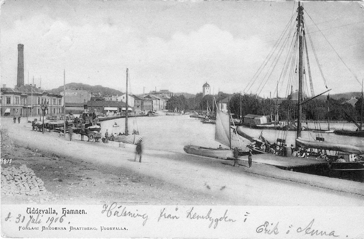 Tryckt text på vykortets framsida: "Uddevalla, Hamnen."