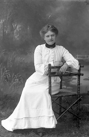 Enligt fotografens journal nr 1 1904-1908: "Torell, Fr. Emmy Skåldal Jäger".