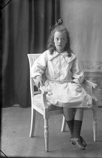 Enligt fotografens journal Lyckorna 1909-1918: "Margareta Frick, Marihill L-a Lyckorna".