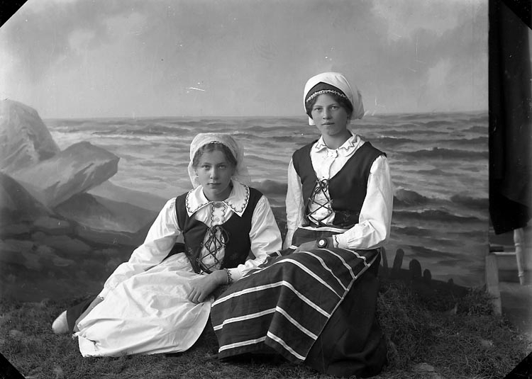 Enligt fotografens journal nr 3 1916-1917: "Olsson Ida Sörby Hjälteby".