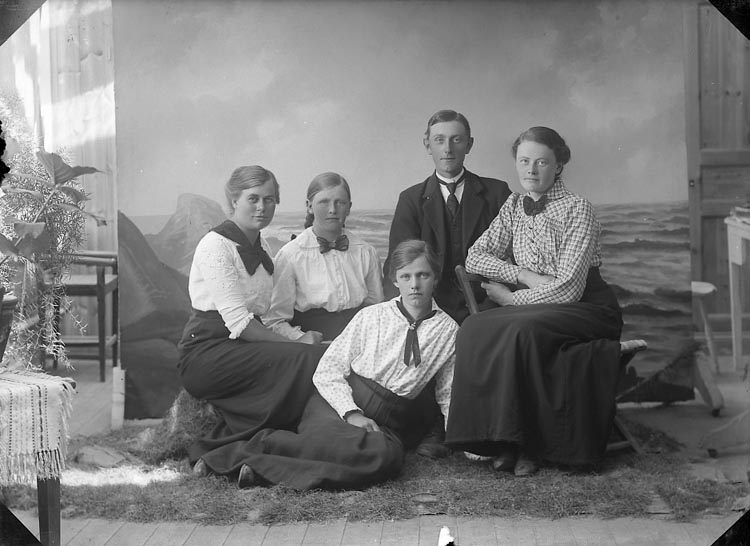 Enligt fotografens journal nr 3 1916-1917: "Olsson, Ernst Järnklätt Här".