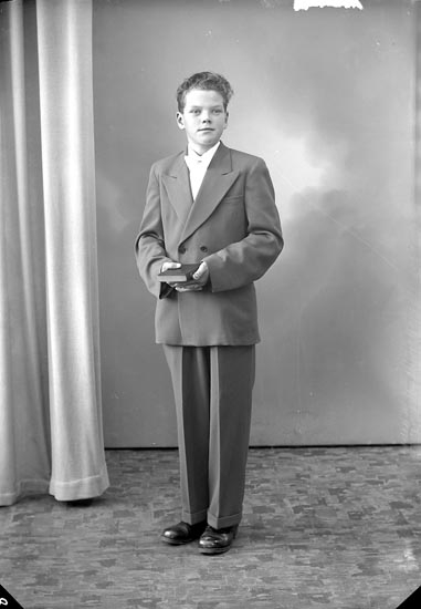 Enligt fotografens journal nr 8 1951-1957: "Johansson, Kurt, Ranebo, Jörlanda".
