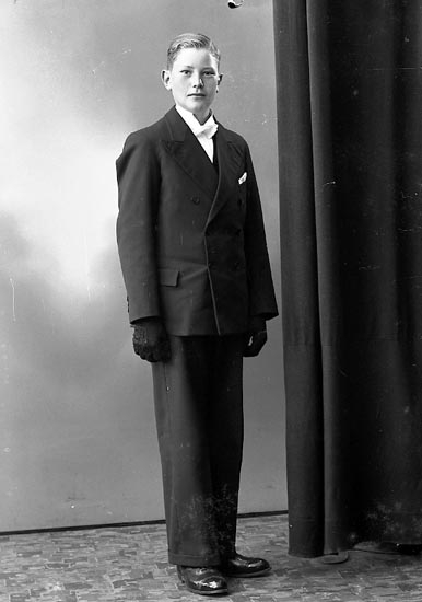 Enligt fotografens journal nr 6 1930-1943: "Karlsson, Sixten Korsgård, Ödsmål".