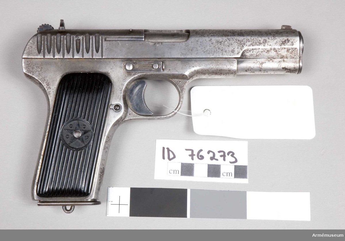 Grupp E III.
Halvautomatisk pistol. Utgångshastighet 420 m.
Baktill på stommens vänstra sida samt på mantelns översida står två ryska bokstäver, nummret 633, sovjetstjärnan och 1941. På var och en av de båda kolvskenorna finns sovjetstjärnan omgiven av bokstäverna C C C P.