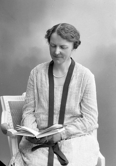 Enligt fotografens journal nr 5 1923-1929: "Andersson, Fr. Anny, Falköping".