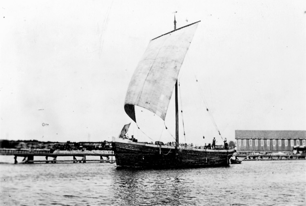 Skrivet på vidhängande papper: Älvbåt.
Fotograferat av: Vänersborgs söners gille Vänersborg