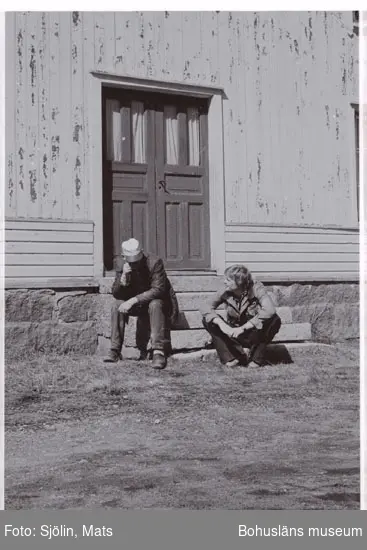 Bohusläns samhälls- och näringsliv. 2. STENINDUSTRIN.
Film: 3

Text som medföljde bilden: "Intervjutillfället med Arngott Gustavsson. April -77."