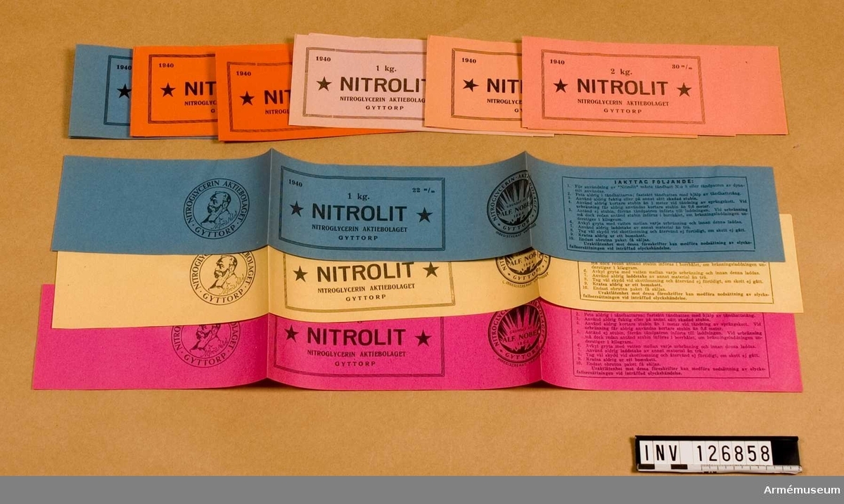 Etiketter avseende Nitrolit. Diverse sorter.