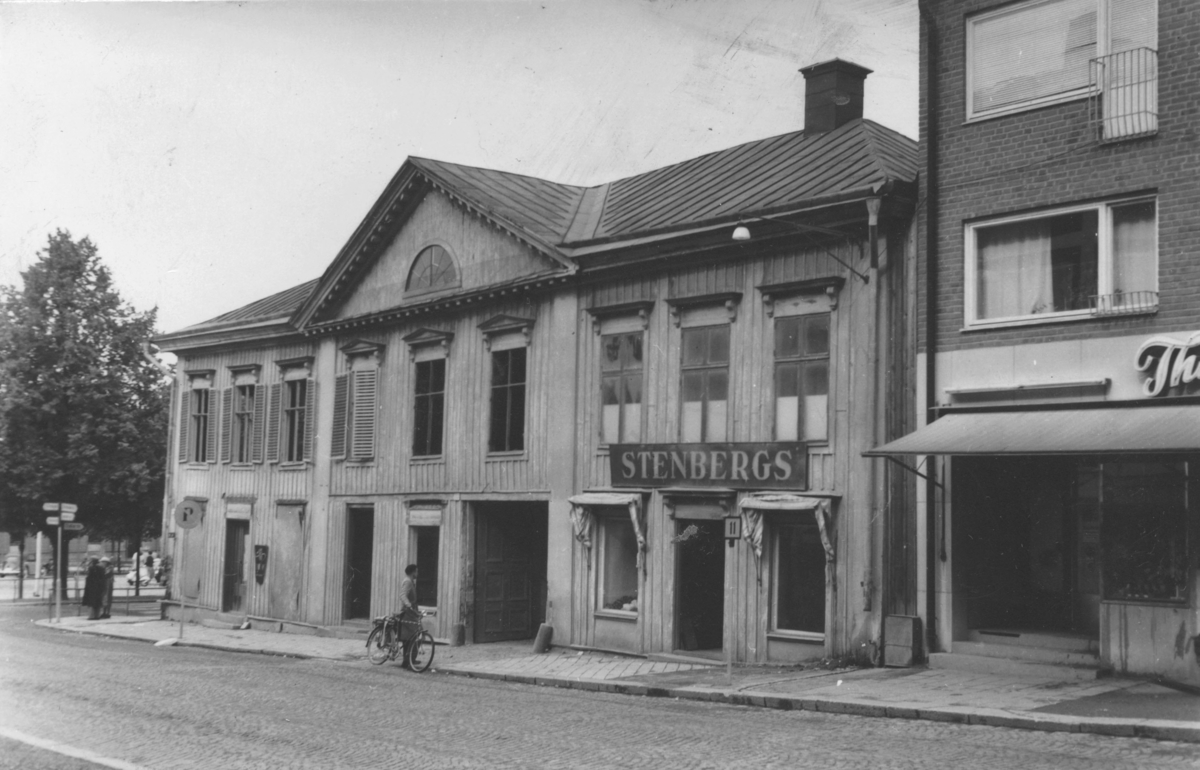Enköping, kvarteret Borgmästaren nr 4, fasad mot Kungsgatan sett från öster, hösten 1957