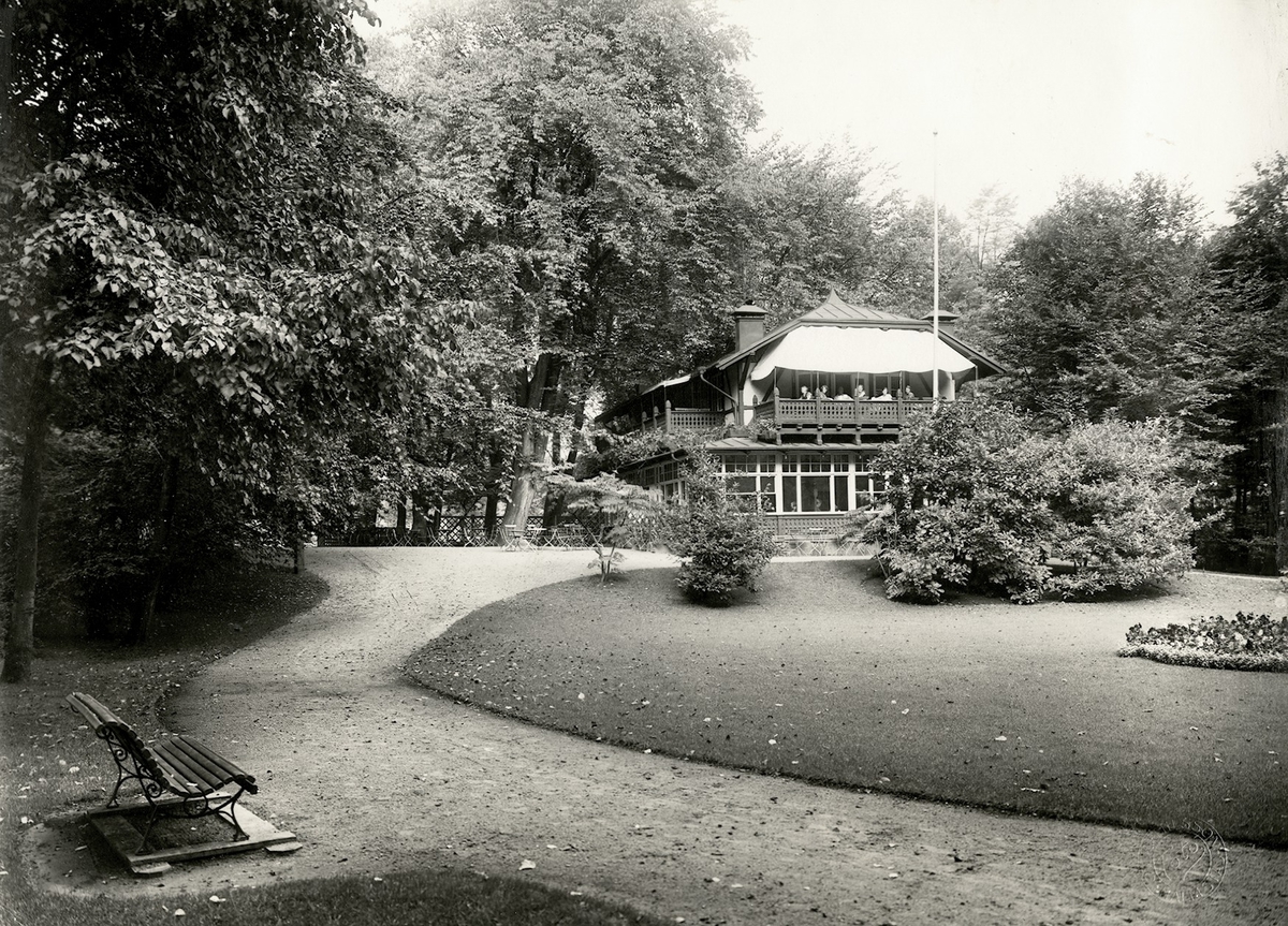 Halmstad, Norre Katts Park. Nykterhetskaféet. Nykterhetskaféet i Norre Katts Park, 1930.
