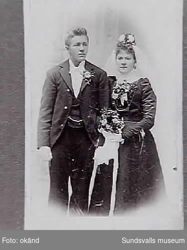 Bröllopsfoto av Ludvig Olsén Bergseije från Gjöviek, Norge och hans hustru Anna från Östavall, Haverö socken.