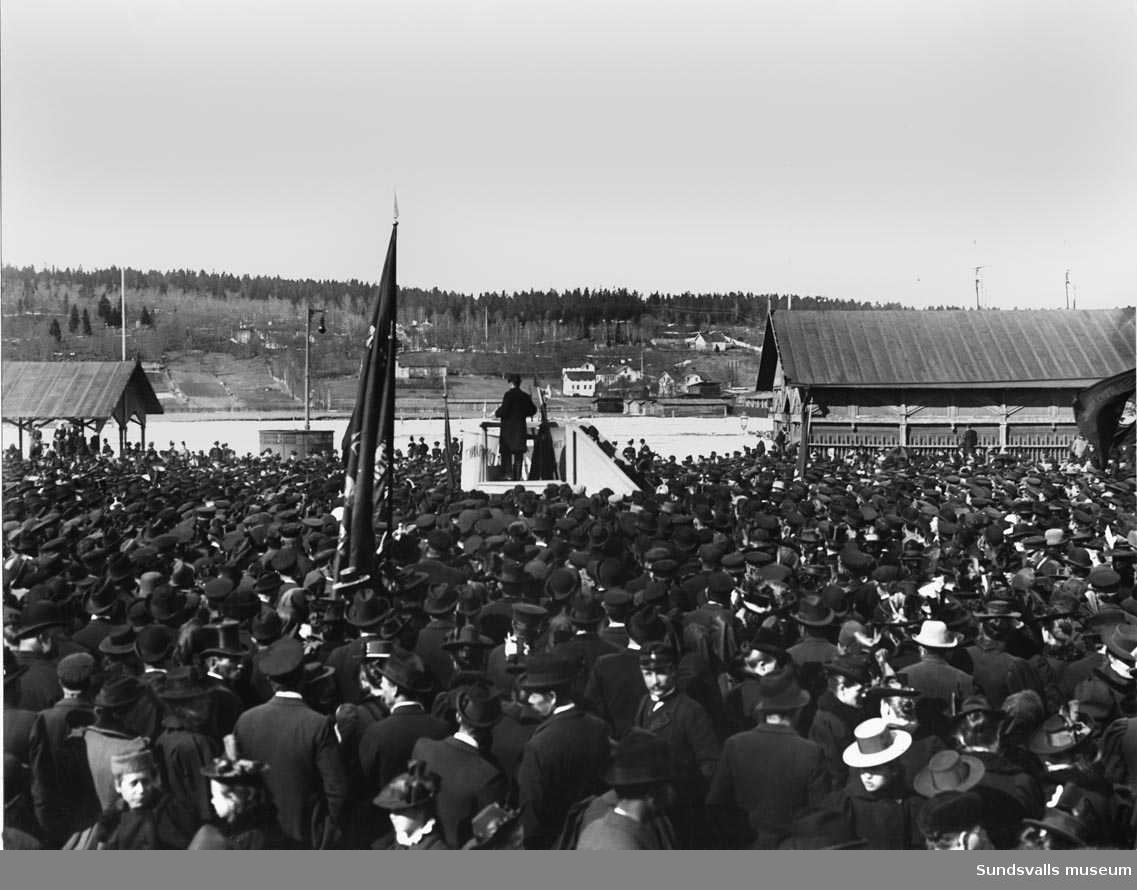 Demonstration 7/5 1899 vid hamnen.