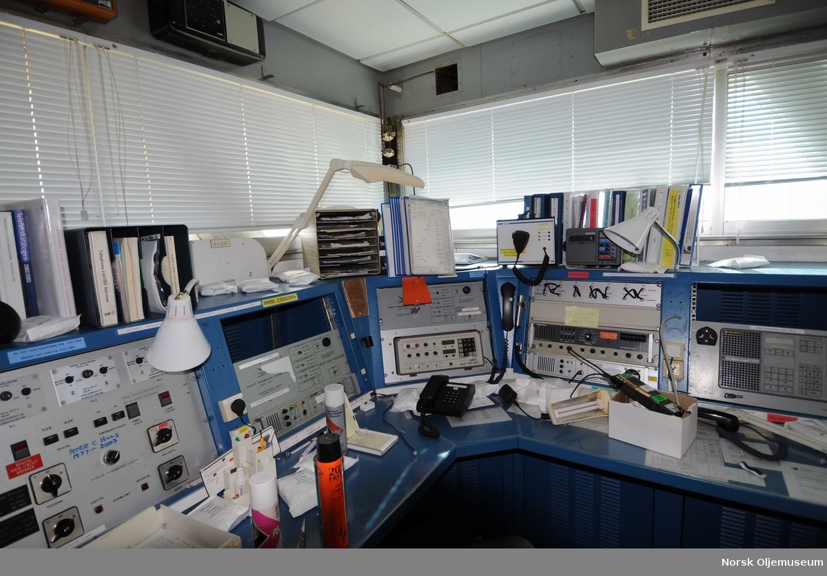 Radiorom med utstyr fotografert på Stord under demontering/opphogging av QP-plattformen.