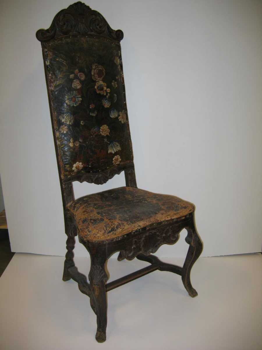 2 stoler (2492 - 93).

Rococo. Ligner "B og stol i Norge" no 153. Kjöpt  1902 i Lærdal.
Restaurert av mig. (G.F.H.)

G.F.H.