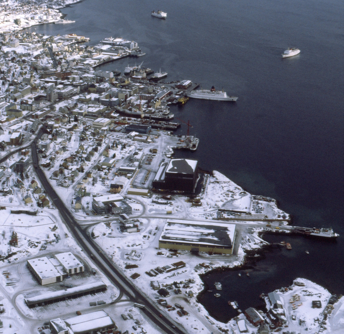 Danske fartøyer i aksjon under NATO-øvelse på 1980-tallet.