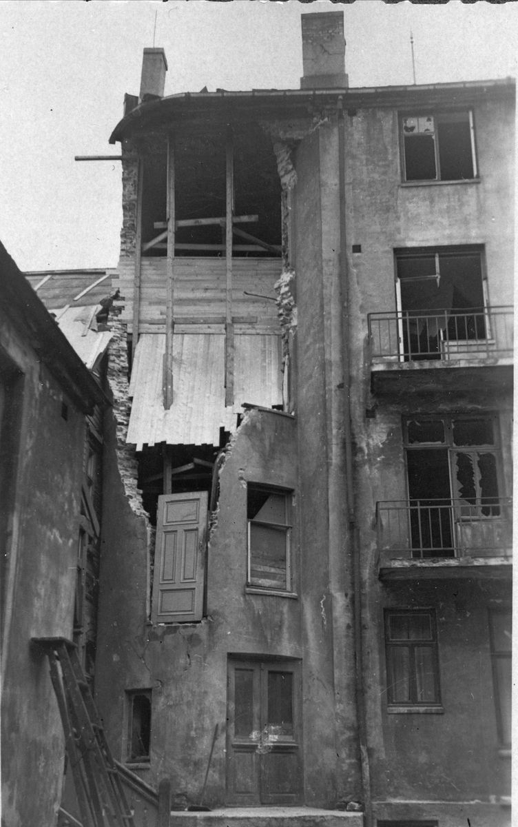 Grand Hotell etter bombingen i april 1940.