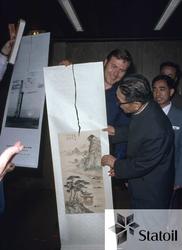 Besøk av kinesere på Statfjord A.  Alf-Wilhelm Nygren holder