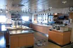 Fra kantinen på Statfjord A.  Varm mat serveres fra disken t