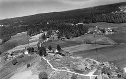 Åmodt gård  i Skiptvet, flyfoto 20. juni  1957. Søndre Aamod
