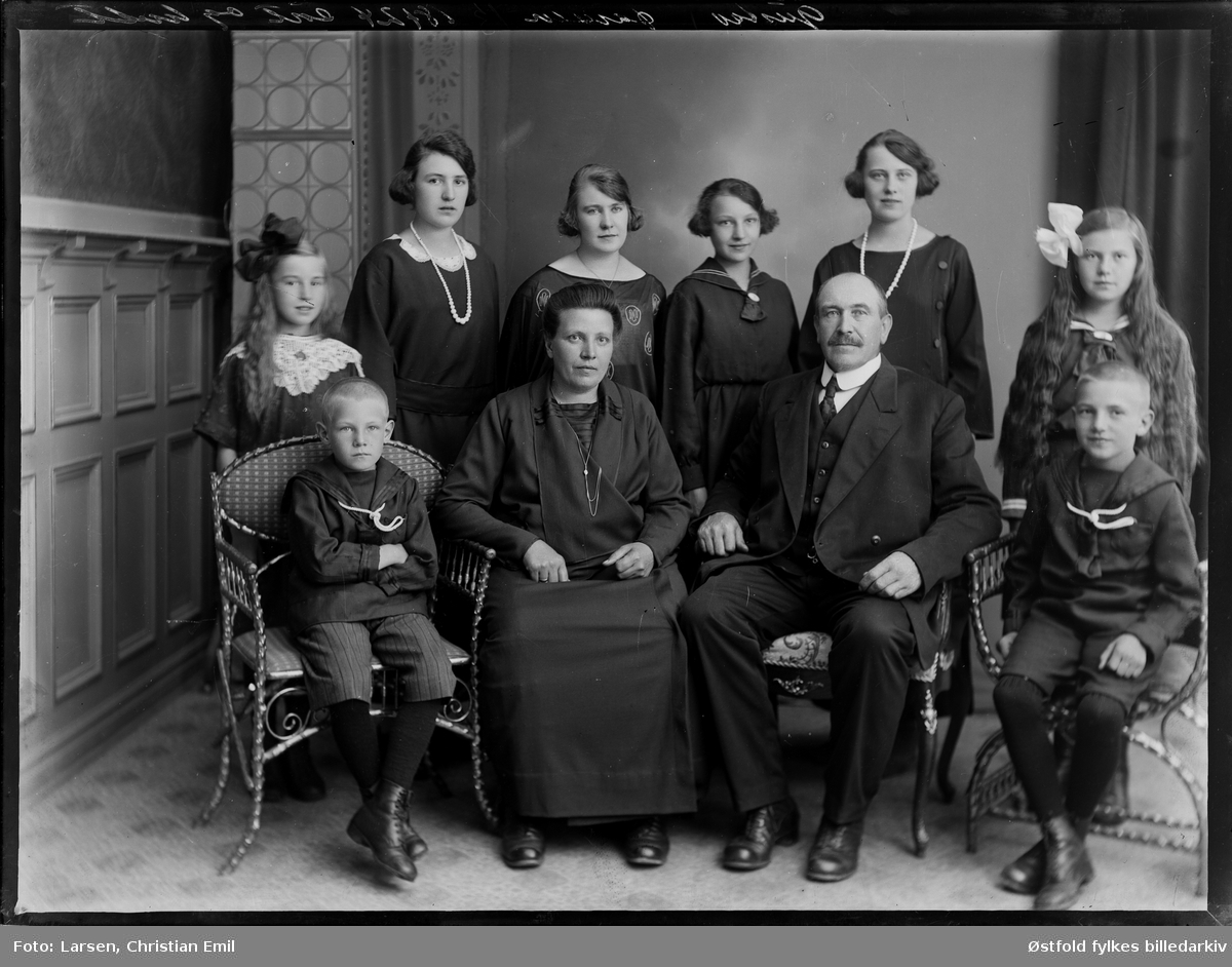 Familiegruppe, Gustav D... (utydelig). Ukjent familie.