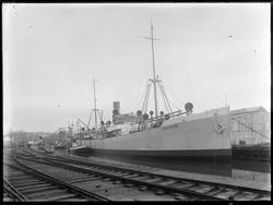 Skip ved kai, Sannesund i Sarpsborg, båtens navn D/S Solferi