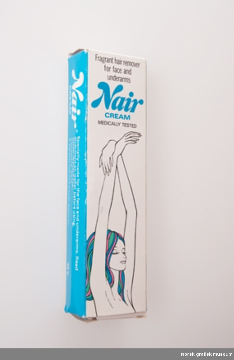 Eske med blå og sort trykk på hvit bunn. Har inneholdt hårfjerningskremen "Nair".