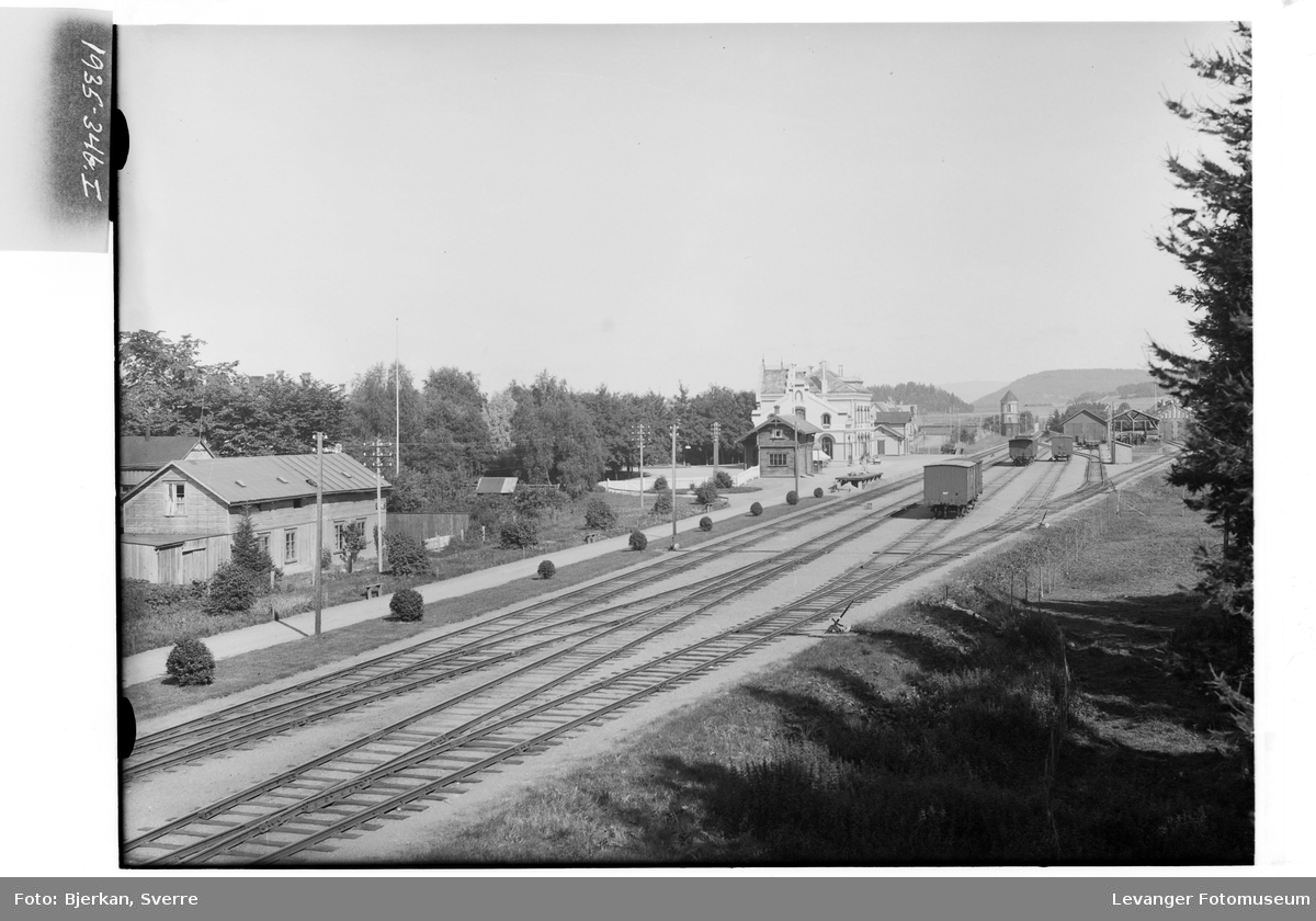 Utsikt fra jernbanebrua i Levanger og nordover