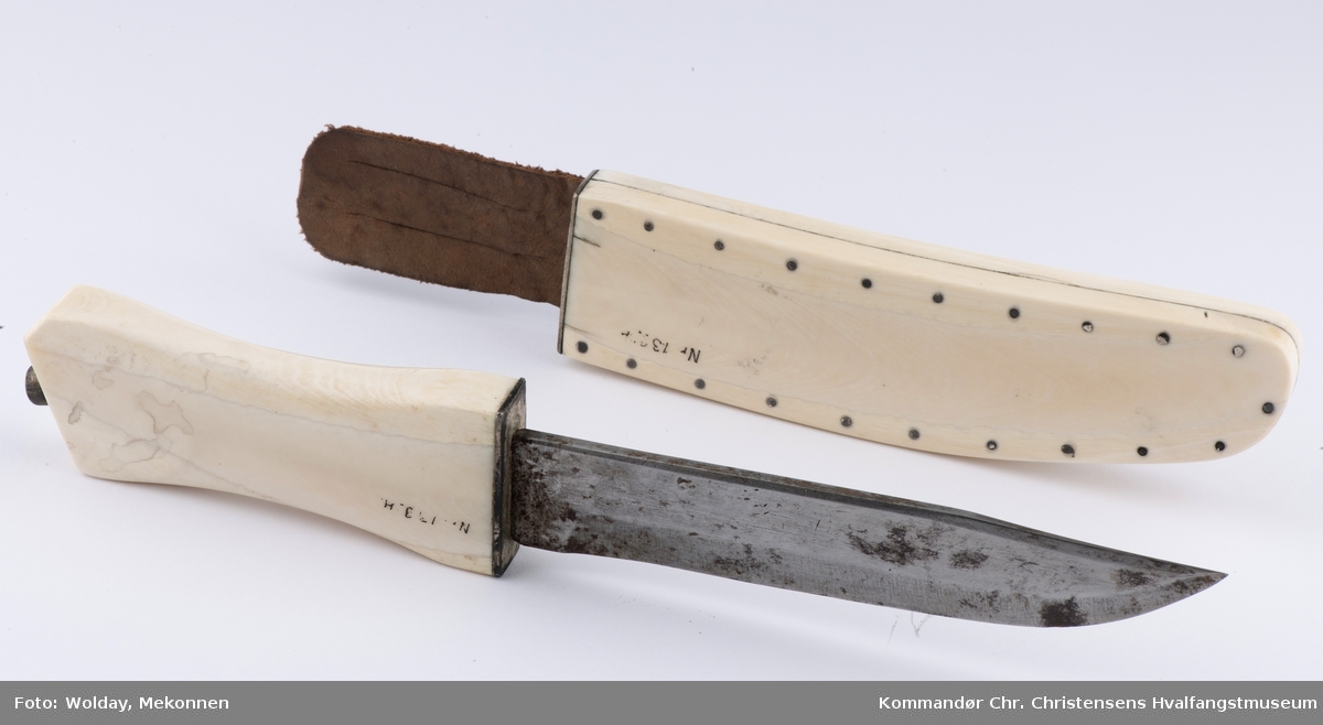 Kniv med slire, fremstilt av haltann (?)
